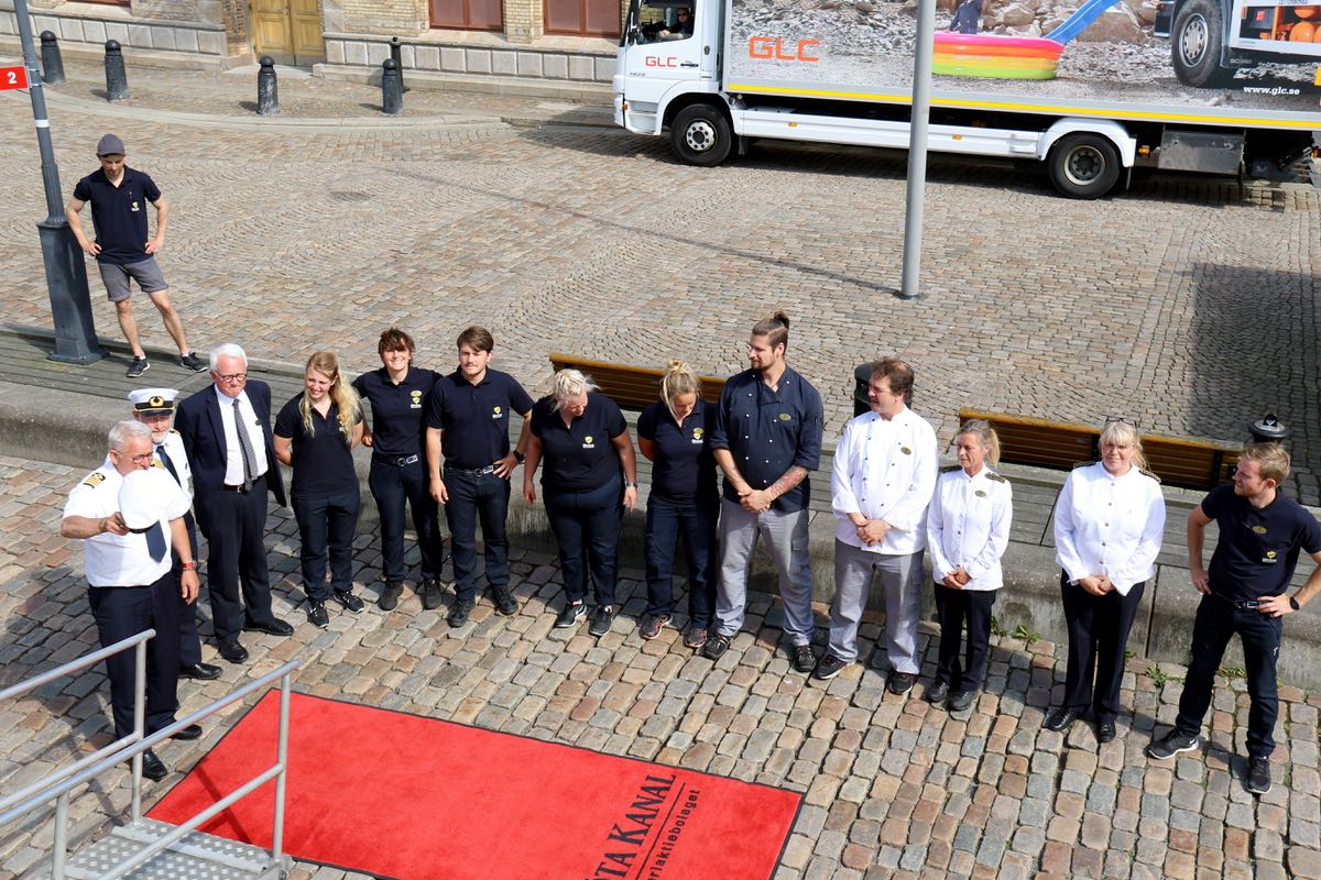 Die Crew der MS Juno verabschiedet sich. (Foto Andrea Ullius)
