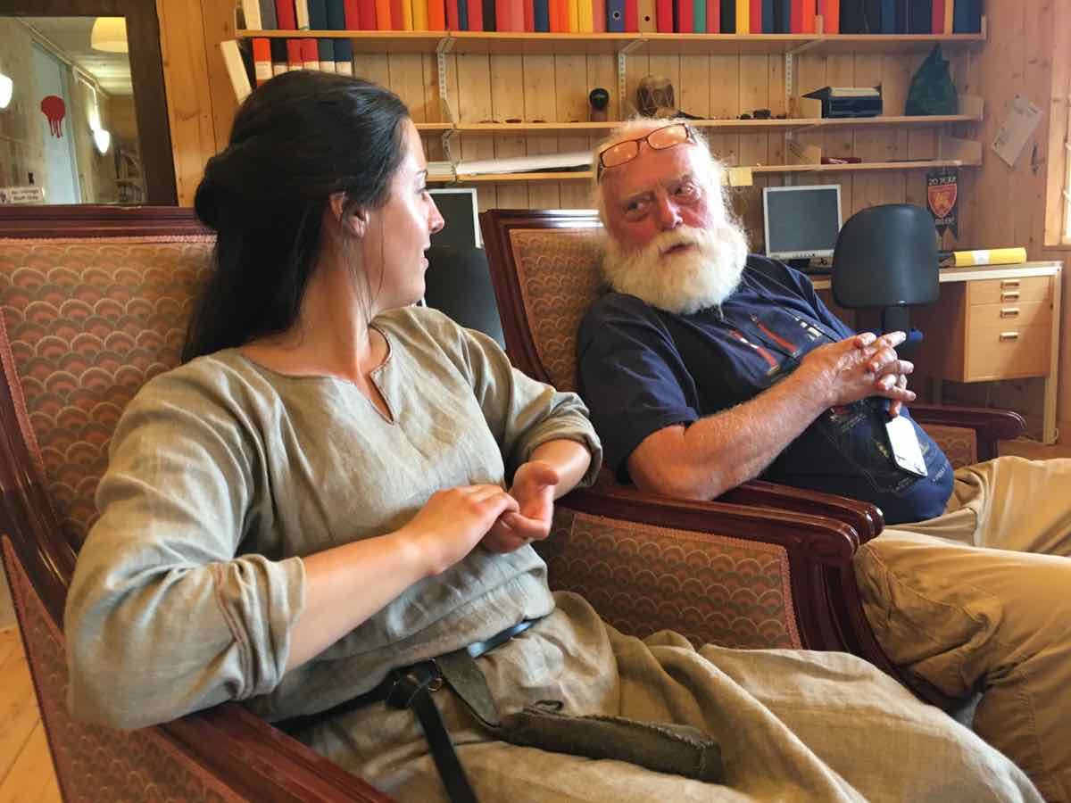 Mit Lieb und Seele Wikinger: Björn der Chef von Foteviken (rechts). (Foto Andrea Ullius)