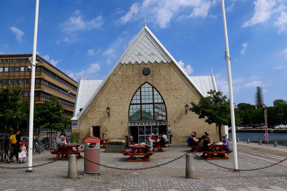 Ein imposantes Gebäude. Kein Wunder wird es auch als Fischkirche bezeichnet. (Foto: Andrea Ullius)