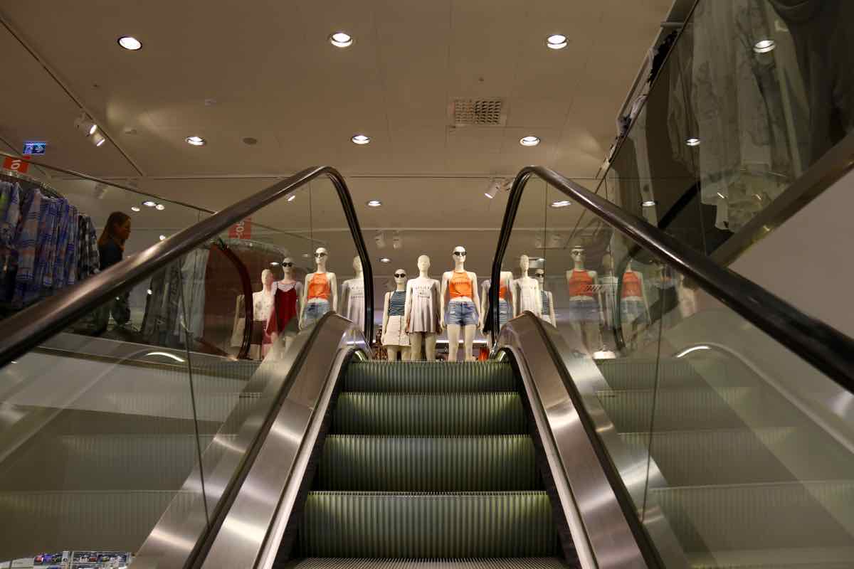 Alle wünschbaren Angebote findet man in Örebro. Selbstverständlich auch einen H&M. (Foto: Andrea Ullius)