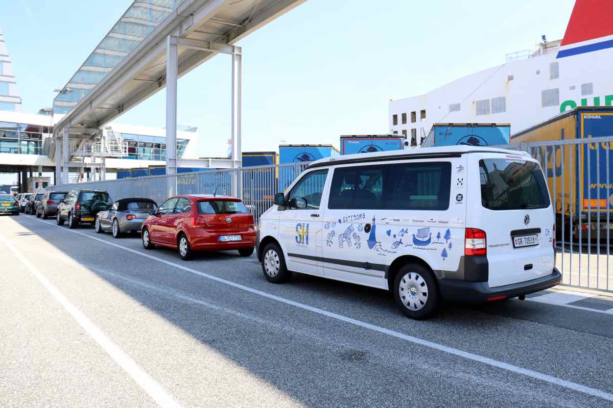 Mein Schwedenmobil seht bereit für die Fähre. (Foto Andrea Ullius)