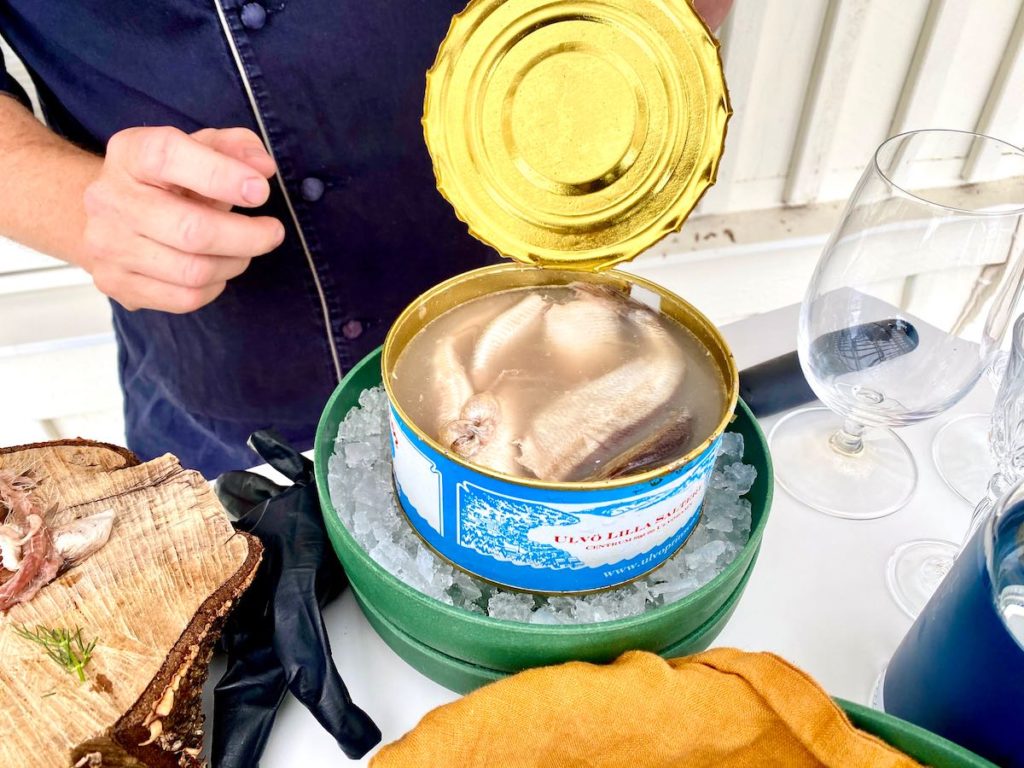 Surströmming öffnen