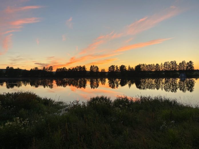 Norrsken Lodge – Mitternachtssonne und Polarlicht in Schweden